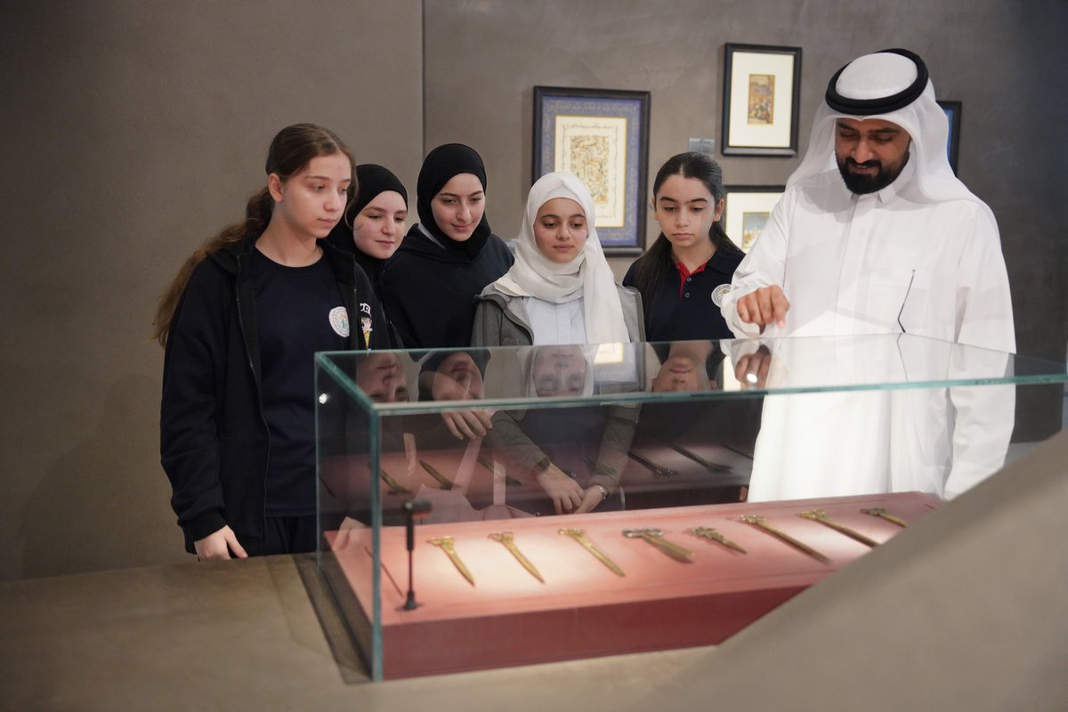 mbrlae's tweet image. The #MohammedBinRashidLibrary welcomed a delegation of 25 students from Al Ahliah Private School for Girls  as part of the educational visits program, which aims to introduce students to the library and its diverse services, major facilities, and cultural and recreational…