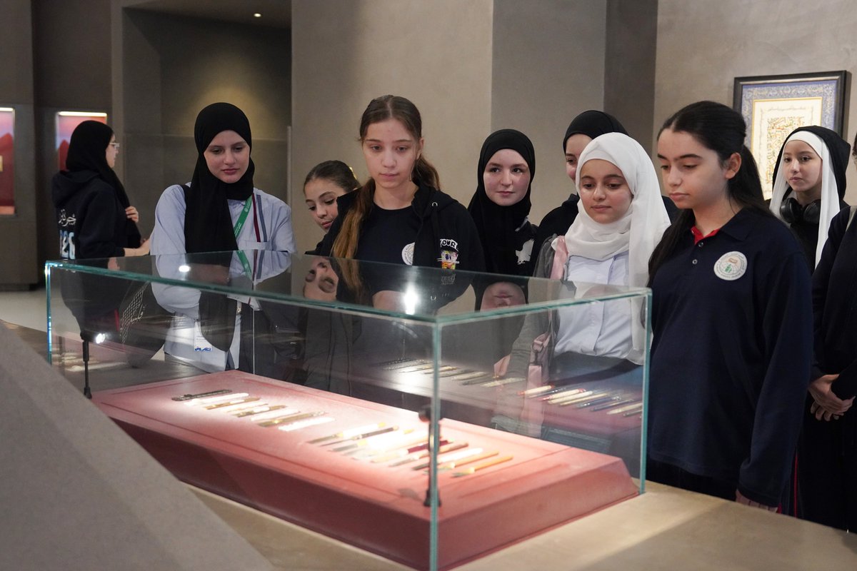 mbrlae's tweet image. The #MohammedBinRashidLibrary welcomed a delegation of 25 students from Al Ahliah Private School for Girls  as part of the educational visits program, which aims to introduce students to the library and its diverse services, major facilities, and cultural and recreational…