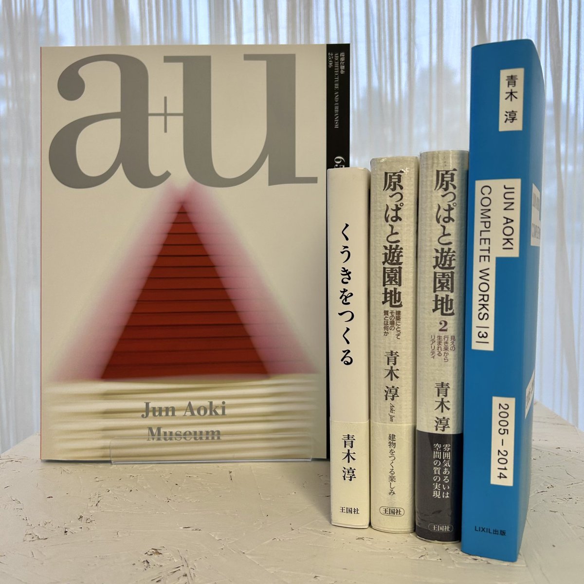 art_rectangle's tweet image. 🏛️【京都モダン建築祭　11/1(土)開幕！】 🏁 当店では引き続きパスポートを取り扱い中💁🏻‍♀️（※10/28(火)以降､通常価格での販売）また当館館長・青木淳の著書など､建築祭をより深く楽しめる書籍を展開📚マグネットやポストカードはお土産に💠秋の京都で建築と美術にふれてみては🍁ぜひご覧ください⚜️