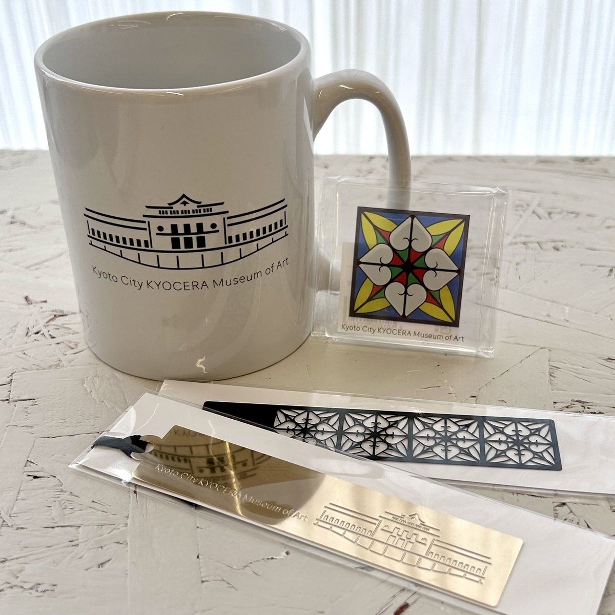 art_rectangle's tweet image. 🏛️【京都モダン建築祭　11/1(土)開幕！】 🏁 当店では引き続きパスポートを取り扱い中💁🏻‍♀️（※10/28(火)以降､通常価格での販売）また当館館長・青木淳の著書など､建築祭をより深く楽しめる書籍を展開📚マグネットやポストカードはお土産に💠秋の京都で建築と美術にふれてみては🍁ぜひご覧ください⚜️