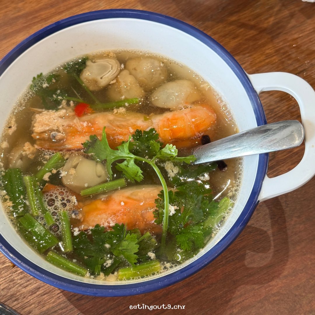 กุ้งยิ้ม —บุฟเฟต์กุ้งแม่น้ำ มีทั้งหมด 3 สาขา สาขาสันติธรรม/ สาขาช้างม่อย/ สาขาเดอะกาดฝรั่งแม่ริม 

กุ้งแม่น้ำเผาอร่อย อาหารรอไม่นานมาก สั่งผ่าน QR สะดวกดี ที่สำคัญสามารถทานได้ยาวๆ ถึง 3 ชั่วโมง🦐🔥

อ่านรีวิวเต็ม IG: Eatingout9.cnx

#รีวิวเชียงใหม่ #เชียงใหม่