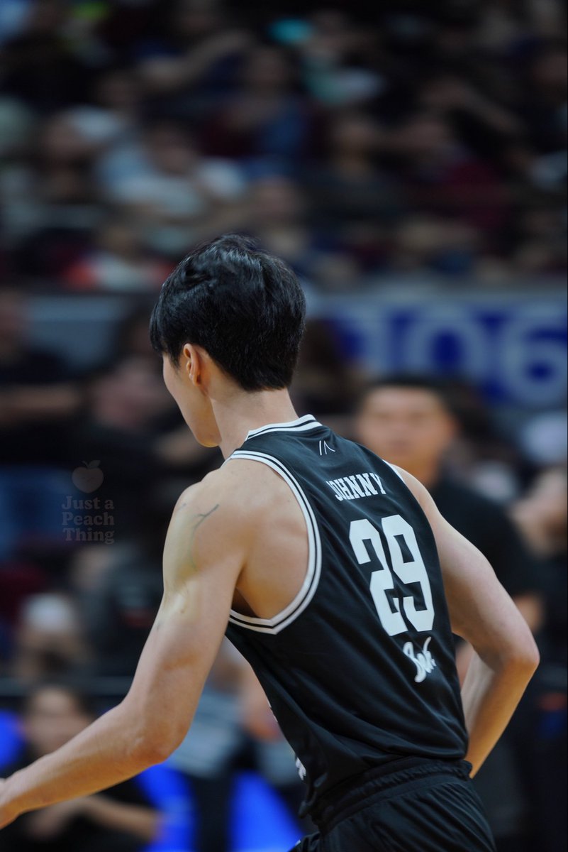 jjustapeachh's tweet image. 20251026 ⛹🏻‍♂️🐱

#쟈니 #Johnny #DunkItJohnnySuh