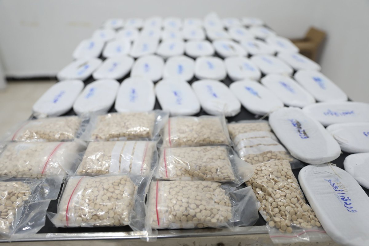 "وردة العمر" اسم خادع لسم قاتل..

الجهات الأمنية في سوريا تضبط 19.14 كجم حشيش و11 ألف حبة كبتاغون.

-