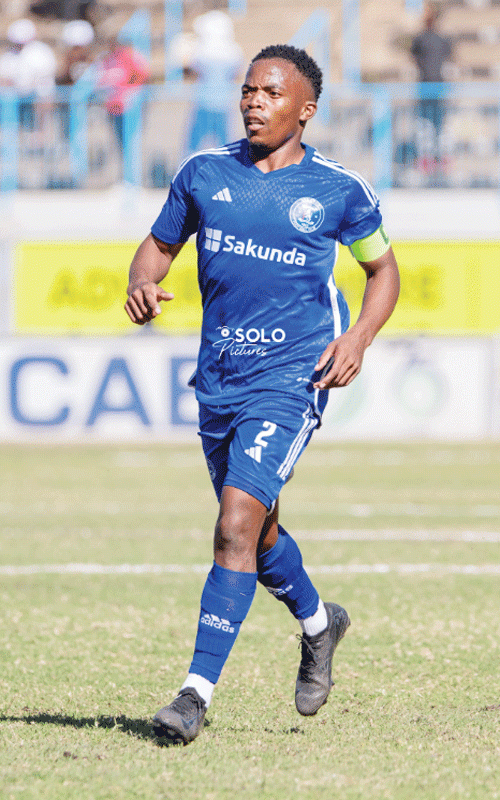 thestandardzim's tweet image. #DYNAMOS coach Kelvin Kaindu heaped lavish praise on his captain, Emmanuel Jalai, declaring him the best right-back in the country after his stunning performance helped DeMbare overcome bitter rivals Highlanders in a dramatic Chibuku Super Cup semi-final.
newsday.co.zw/sport/article/…