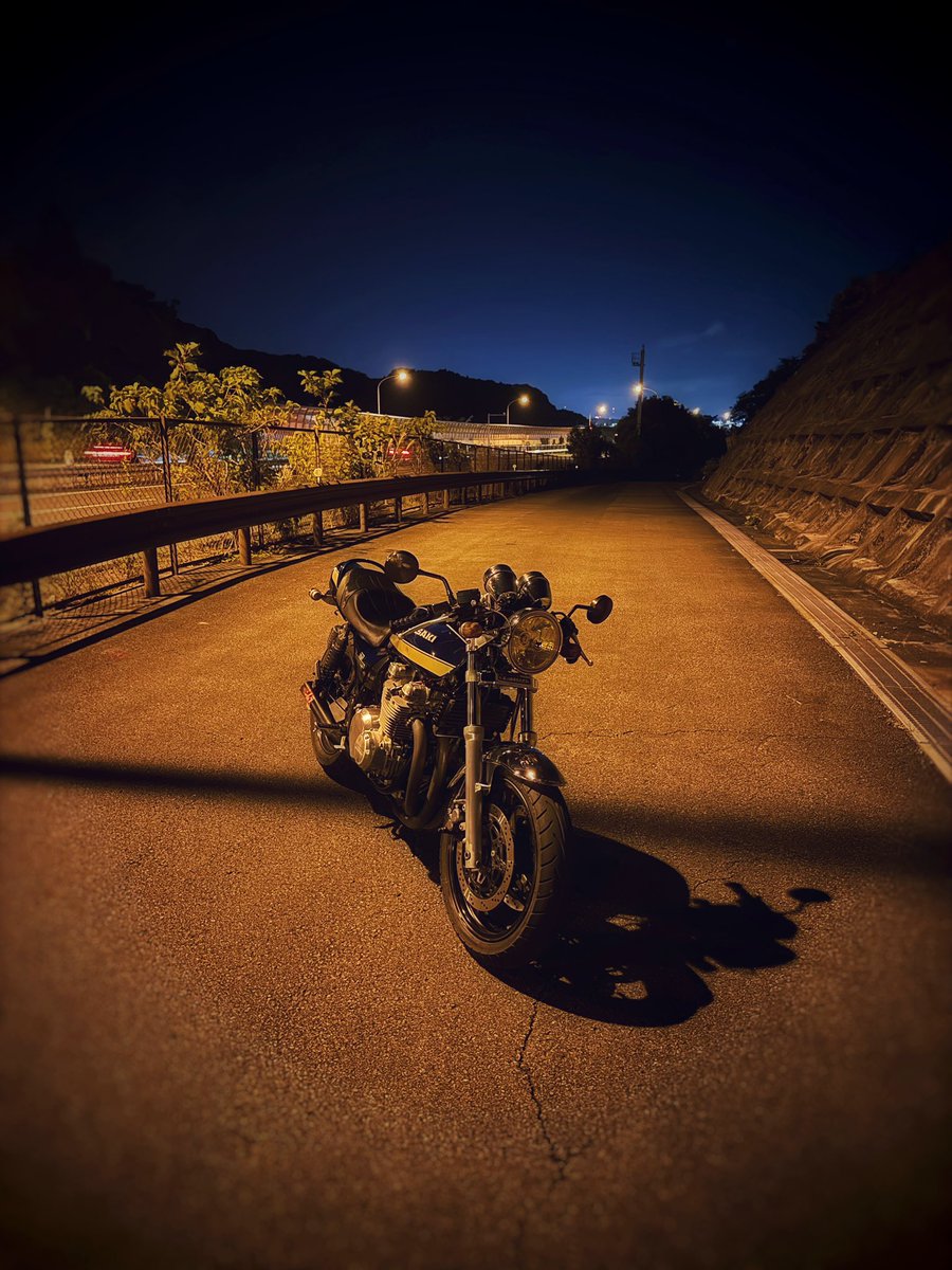 KKumq's tweet photo. ネイキッドはかっこいい https://t.co/OYzIditnRX