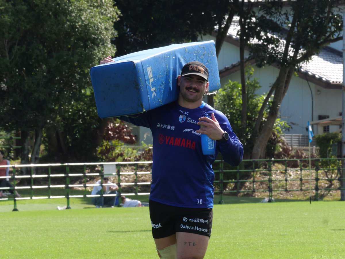 延岡キャンプ 2025 supported by
 #辛麺屋桝元 
📸 Another Photo📸

本日はチーム休養日♨️これまで載せていない写真をpickup✨

明日からのキャンプも後半❗️チーム一丸で頑張ります🔥💪　

🔗写真の続きはこちら(Instagram)
instagram.com/p/DQWJ8XcjyBP/…

#静岡ブルーレヴズ