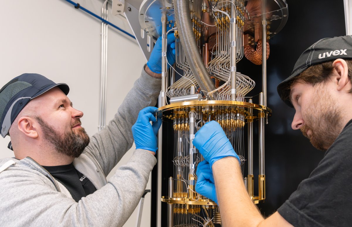 BlueFors_Ltd's tweet image. 🎉 First of its kind! The new side-loading LD System is ready to power quantum innovation with its increased wiring capabilities.

And while this specific system is side-loading on the inside, it&apos;s Ultra-Compact on the outside.

#cryogenics #quantumtechnology #CoolForProgress