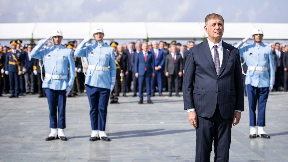 EgeTelgraf's tweet image. İzmir’de 29 Ekim kutlamaları Cumhuriyet Meydanı’nda başladı
#izmir #cumhuriyet #kutlama #toren @drcemiltugay 

egetelgraf.com/izmirde-29-eki…