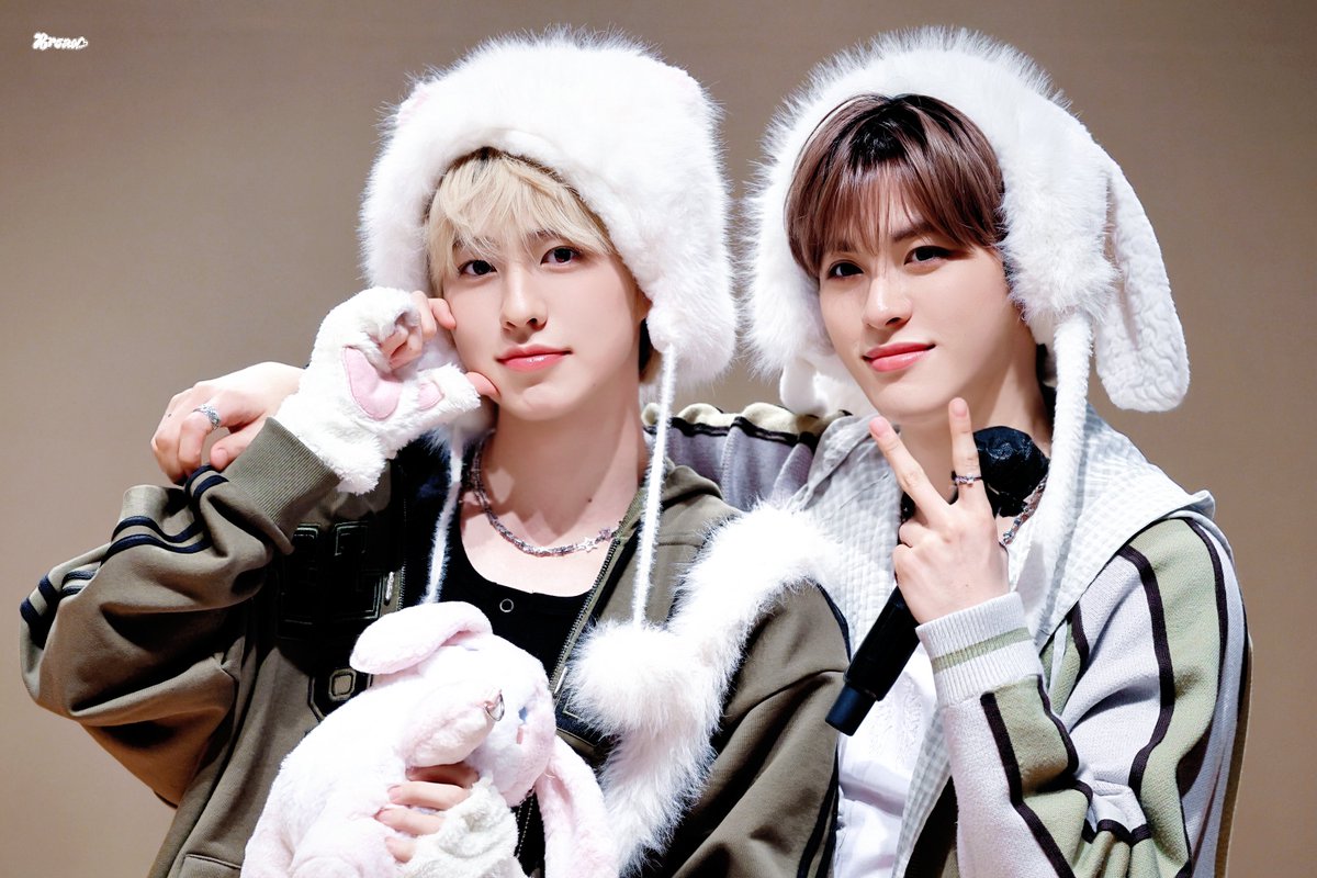 bread0124's tweet photo. 251019 NY MUSIC HQ

.°⑅ପ₍ᐢ｡•༝•｡ᐢ₎₍ᐢ｡•༝•｡ᐢ₎ଓ⑅°. 

#이펙스 #에이든 #아민 
#EPEX #AYDEN #AMIN 
#폭신폭신한_든이_빵 https://t.co/qYZXuBzXR6