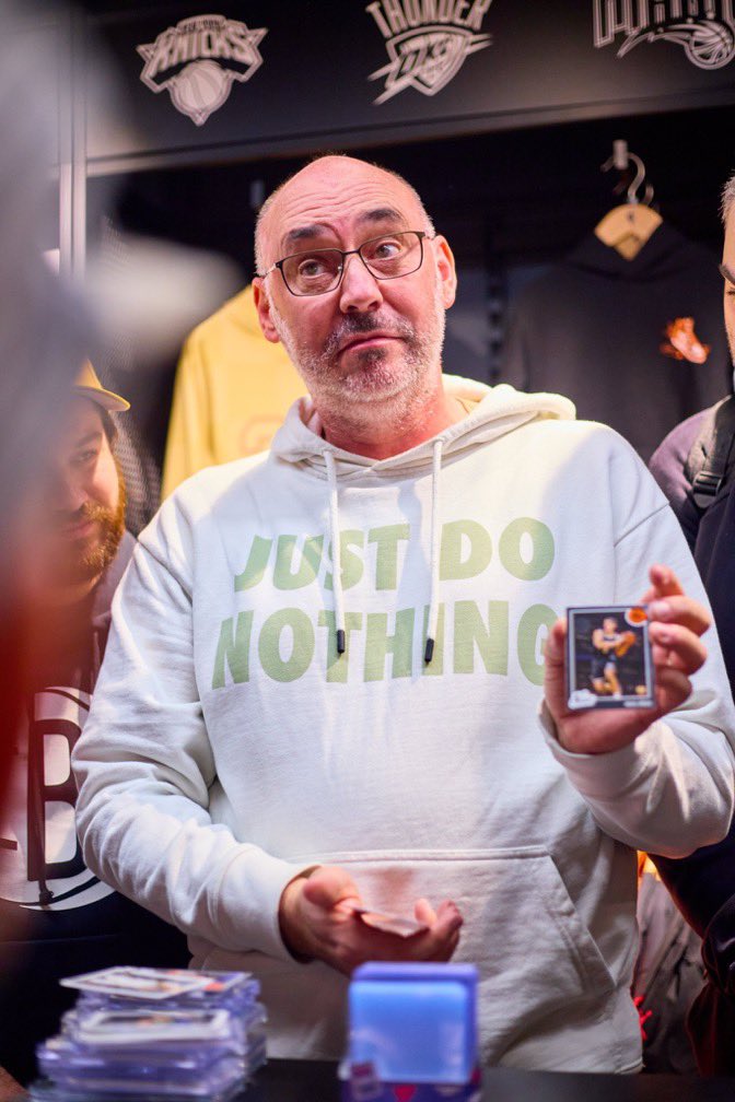 Des adhérents à l’évent @topps au NBAStore <a href="/VHottelart/">Vince</a> <a href="/pressebasket/">Gaby Greg</a> 
(📸 : Dean Alexander ) 
#CardsAddict #thehobby #sportscards