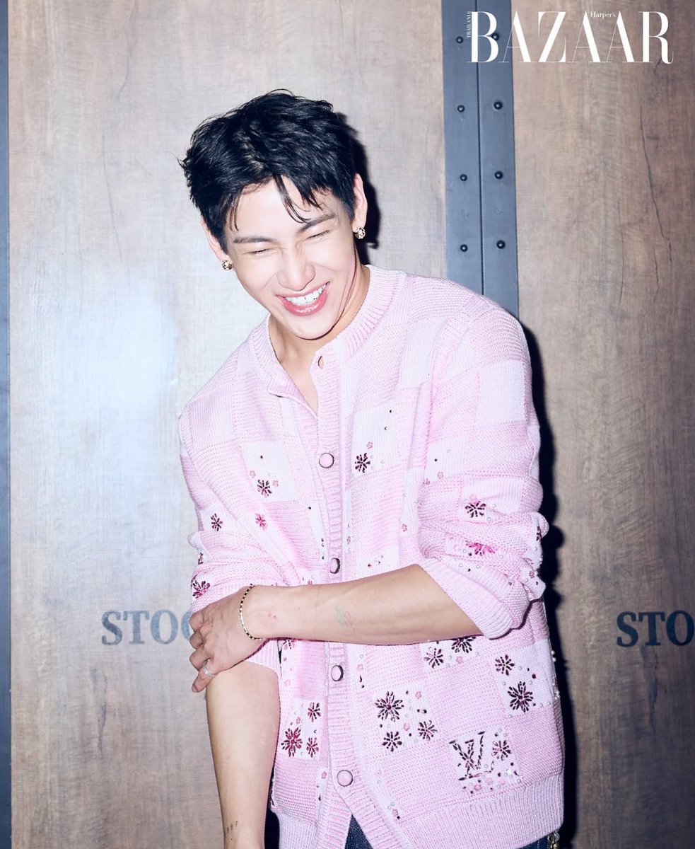 BamBam_LG's tweet photo. นบบ&amp; เสื้อชมพู   น่ารักคูณล้านนนนนน 🥰

 #BAZAARThailand
#BamBam @BamBam1A https://t.co/StM1bfaxwJ