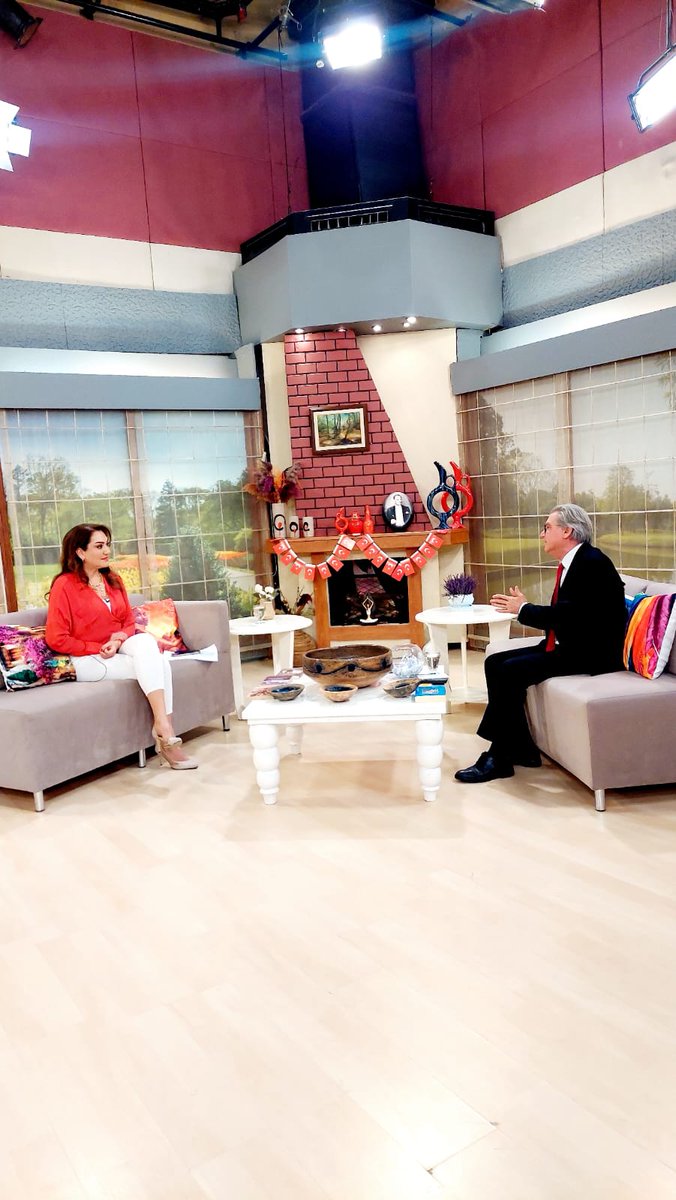 29 EKİM 2025 ÇARŞAMBA, SAAT:10.30'DA KANAL B'deyiz...
Yapımcılığını Betül Başar Doğruöz, sunuculuğunu ise Ayşen Gaye Makiniz'in üstlendiği "Biz Bize" programında Cumhuriyetin Eğitim Devrimini ve Köy Enstitülerini konuşuyoruz... 
#KanalB #Cumhuriyet 
#YaşasınCumhuriyrt