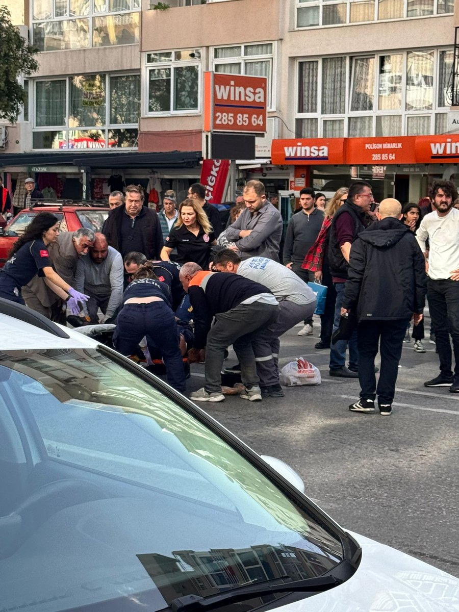 İzmir İl Milli Eğitim Müdürlüğü ilkyardım eğitmenimiz Özlem POLAT karşılaştığı trafik kazasında yaralıların ilk müdahalelerini yaparak güvenle sağlık ekiplerine ulaşmalarını sağladı.  <a href="/tcmeb/">Millî Eğitim Bakanlığı</a> <a href="/Yusuf__Tekin/">Yusuf Tekin</a> <a href="/meb_dhgm/">Destek Hizmetleri Genel Müdürlüğü</a> <a href="/omurfatih/">Ömür Fatih Karakullukçu</a> <a href="/ozkan_meb/">Özkan AVCI</a> <a href="/cemalunal_/">C.ÜNAL</a> <a href="/izmir_ilmem/">İzmir İl Milli Eğitim Müdürlüğü</a> <a href="/yahsiomer/">Dr. Ömer YAHŞİ</a>