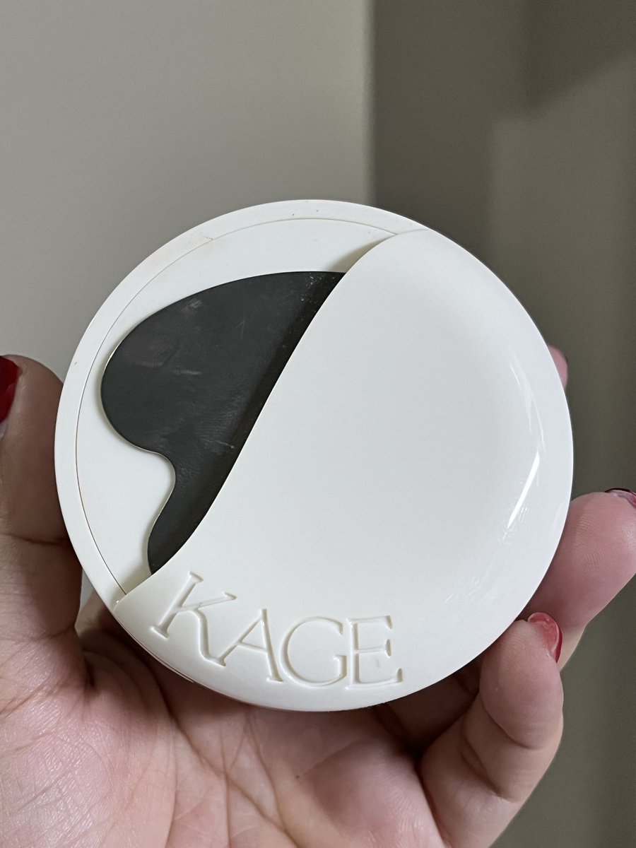 มา ขอนำเสนอคูชั่นจับโจรหน่อย กุตั้งชื่อให้เลย กุแต่งหน้าตั้งแต่6โมงเช้า > 8โมงขับรถออกไปตามจับโจร > รถยนต์ไม่ทัน กุลงไป bts > โจรเปลี่ยนเส้น กุวิ่งไป mrt > ยังตามโจรไม่ทันอีก กุนั่งวินที่ไวสุดในชีวิต > ฝนตก กุยังไม่ท้อ > กุขับรถยนต์กลับบ้าน มาเอามอไซค์ > กุขับมอไซค์ตามโจรตั้งแต่