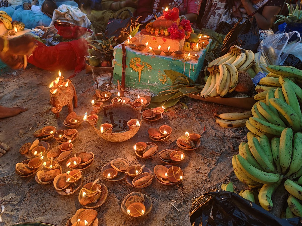 अरे! मालिक
कोई ठेकुआ खिलाएगा या नहीं....😌

#ChhathPuja