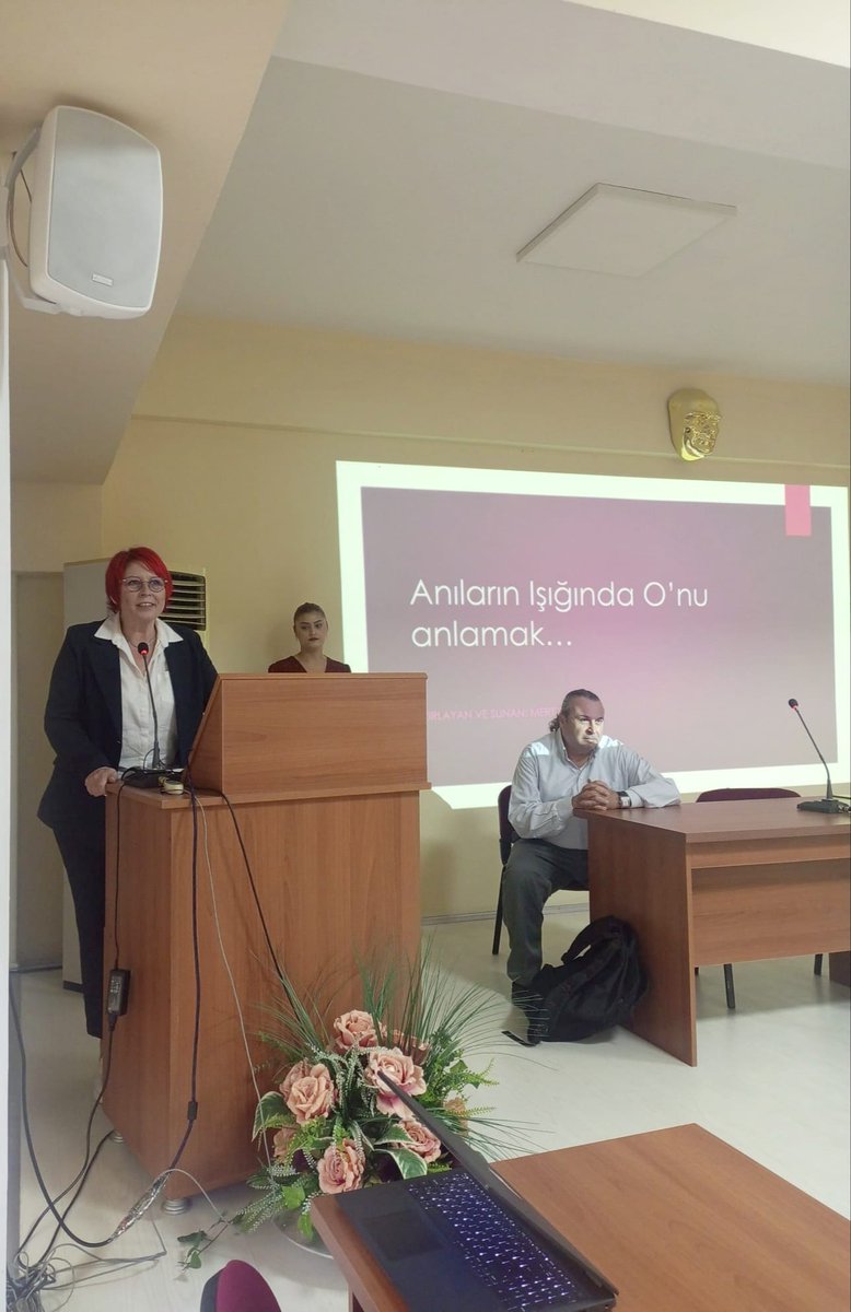 DEU_IzmirMYO's tweet photo. Cumhuriyet Bayramı Etkinlikleri kapsamında gerçekleştirdiğimiz “Anıların Işığında O’nu Anlamak” başlıklı programımız, yoğun bir katılımla ve büyük bir coşkuyla tamamlandı.
Değerli katkılarından dolayı davetli konuşmacımız Mert Rüstem’e teşekkür ederiz.
#imyo
#onuanlamak https://t.co/kJqfwgZQKC