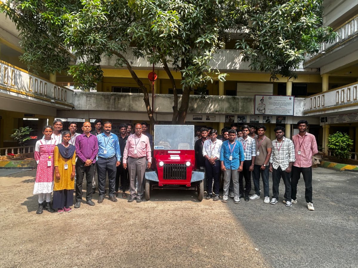 VelMultitech99's tweet image. Proud moment!
Mechanical Engineering students of Vel Tech Multi Tech have successfully designed and developed an Electric Vehicle (EV), showcasing innovation, teamwork &amp;amp; commitment to sustainable mobility. ⚡
#VelTechMultiTech #MechanicalEngineering #Innovation #EV #GreenEnergy