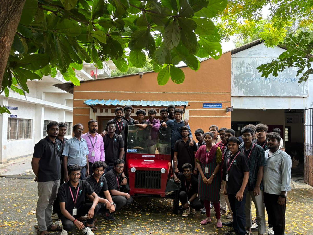 VelMultitech99's tweet image. Proud moment!
Mechanical Engineering students of Vel Tech Multi Tech have successfully designed and developed an Electric Vehicle (EV), showcasing innovation, teamwork &amp;amp; commitment to sustainable mobility. ⚡
#VelTechMultiTech #MechanicalEngineering #Innovation #EV #GreenEnergy