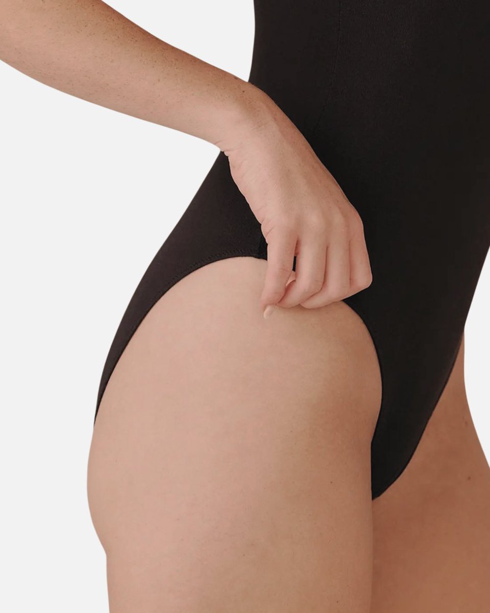 Yeni ekstra esnek bodysuit her kadının gardırobu için vazgeçilmezdir. Bu ultra yumuşak ve esnek bodysuit kolay çıtçıtlı bir tabana sahiptir. Bodysuitin sunduğu rahatlıktan yararlanın ve kot pantolonla veya en rahat elbisenizle eşleştirin.

#1v1y #shopping #bodysuit #1v1ycom