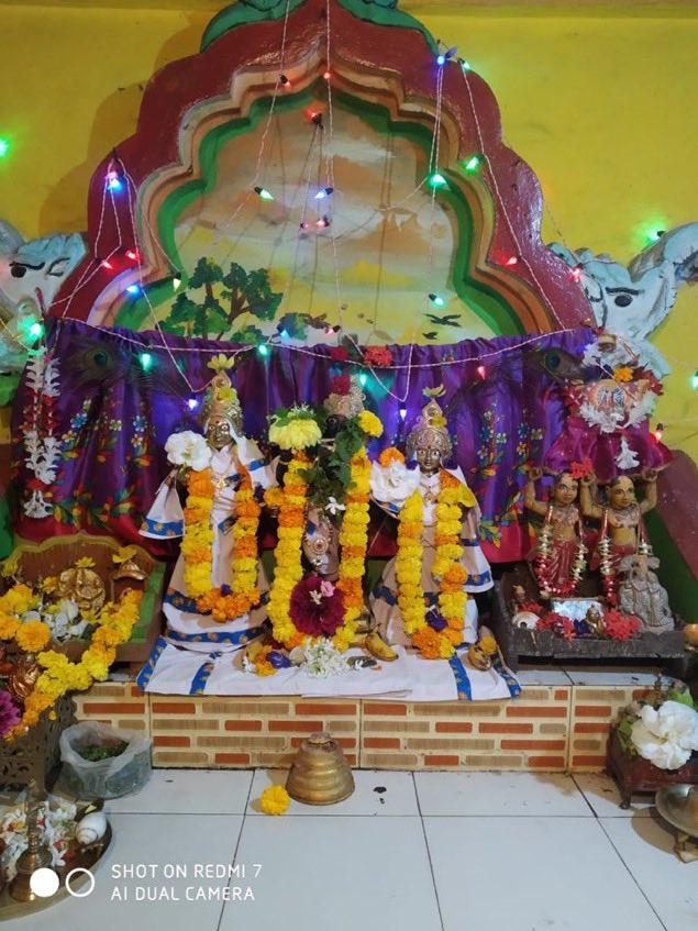 paramdisciples's tweet image. Hare Krishna Hare Krishna 
Krishna Krishna Hare Hare 
Hare Ram Hare Ram 
Ram Ram Hare Hare