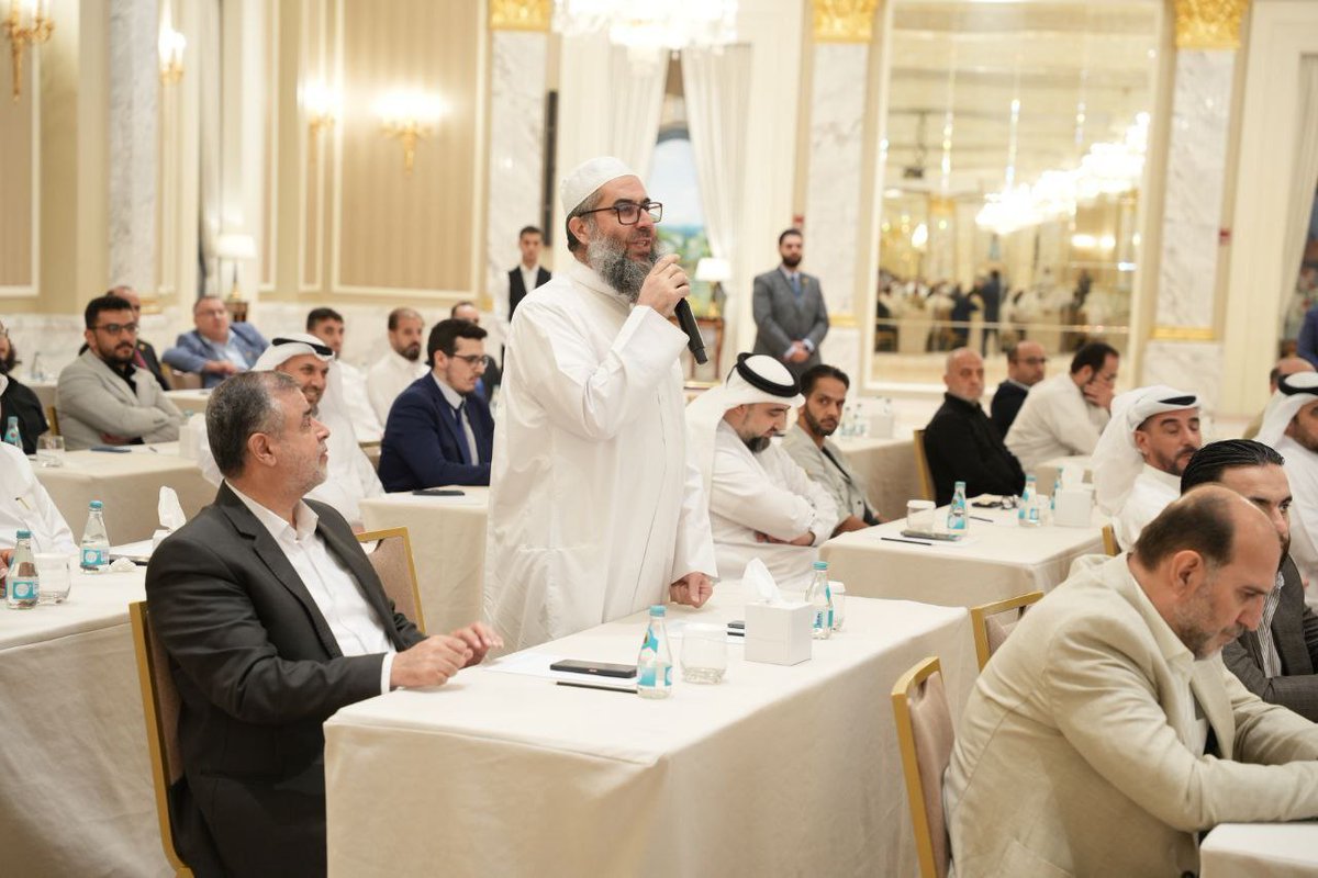 SyMOfE's tweet photo. وزير الأوقاف يشارك في لقاء حواري مع أبناء الجالية السورية بقطر

شارك وزير الأوقاف الدكتور "محمد أبو الخير شكري" والوفد الوزاري المرافق له في لقاء حواري مع أبناء الجالية السورية في العاصمة الدوحة، تحت عنوان: نهضة دعوية ووقفية بخطى واثقة، نظّمته السفارة السورية في قطر، https://t.co/z3NItW6sPf