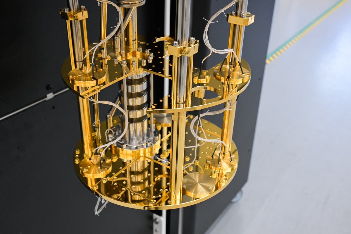 BlueFors_Ltd's tweet image. 🎉 First of its kind! The new side-loading LD System is ready to power quantum innovation with its increased wiring capabilities.

And while this specific system is side-loading on the inside, it&apos;s Ultra-Compact on the outside.

#cryogenics #quantumtechnology #CoolForProgress
