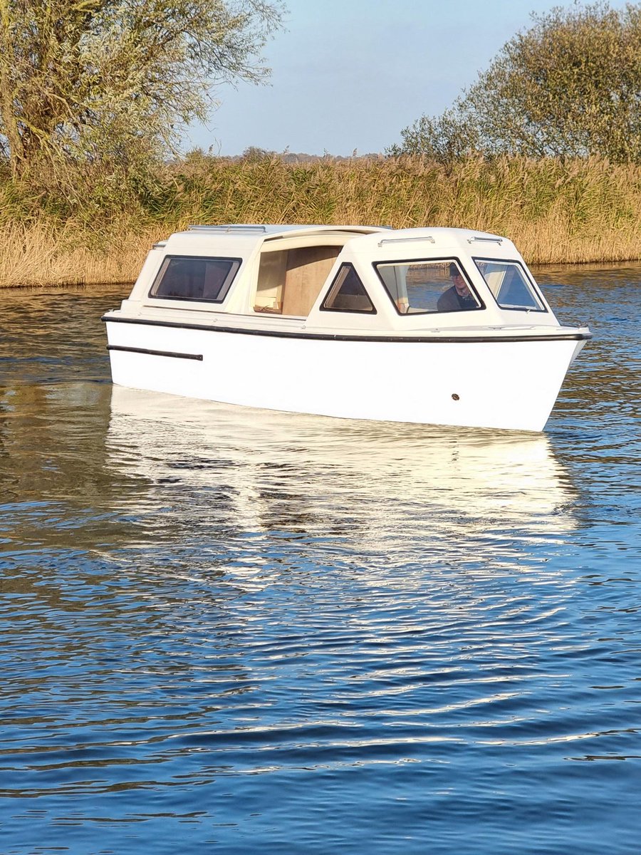 marthamboats's tweet photo. 🌿 Make the Most of TODAY! 

Treat your family &amp; friends to a magical day out on the Norfolk Broads 🍂

🚤 Full day and half day boat hire available!
🐾 Dogs welcome
👨‍👩‍👧 Up to 6 people per boat
🦆 Free parking &amp; lifejackets included

�� Call 01493 740249 
https://t.co/R76w8ziBHp https://t.co/EYwwYdEp4e