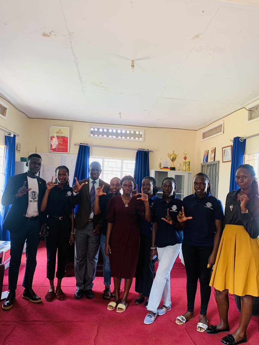 uwerasonia911's tweet photo. Small  things like these make the biggest impact! 🥰Yesterday as The Leo club of kyambogo it was such a great pleasure and honor for us to wish the Kyambogo primary candidates success in their final exams. #leoclub #weserve #Lionsclubinternational https://t.co/ZL9rV5LRKl