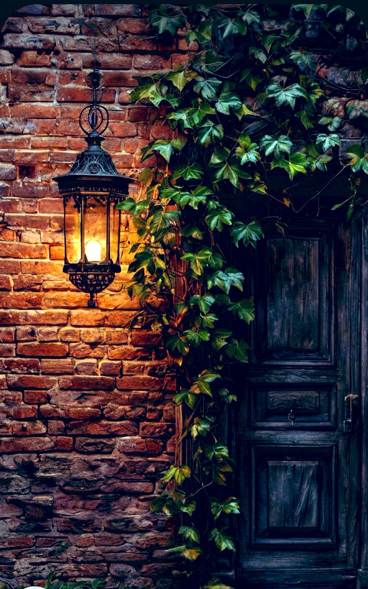 حتى أضخم الأبواب ،، لها مفاتيح صغيرة ..