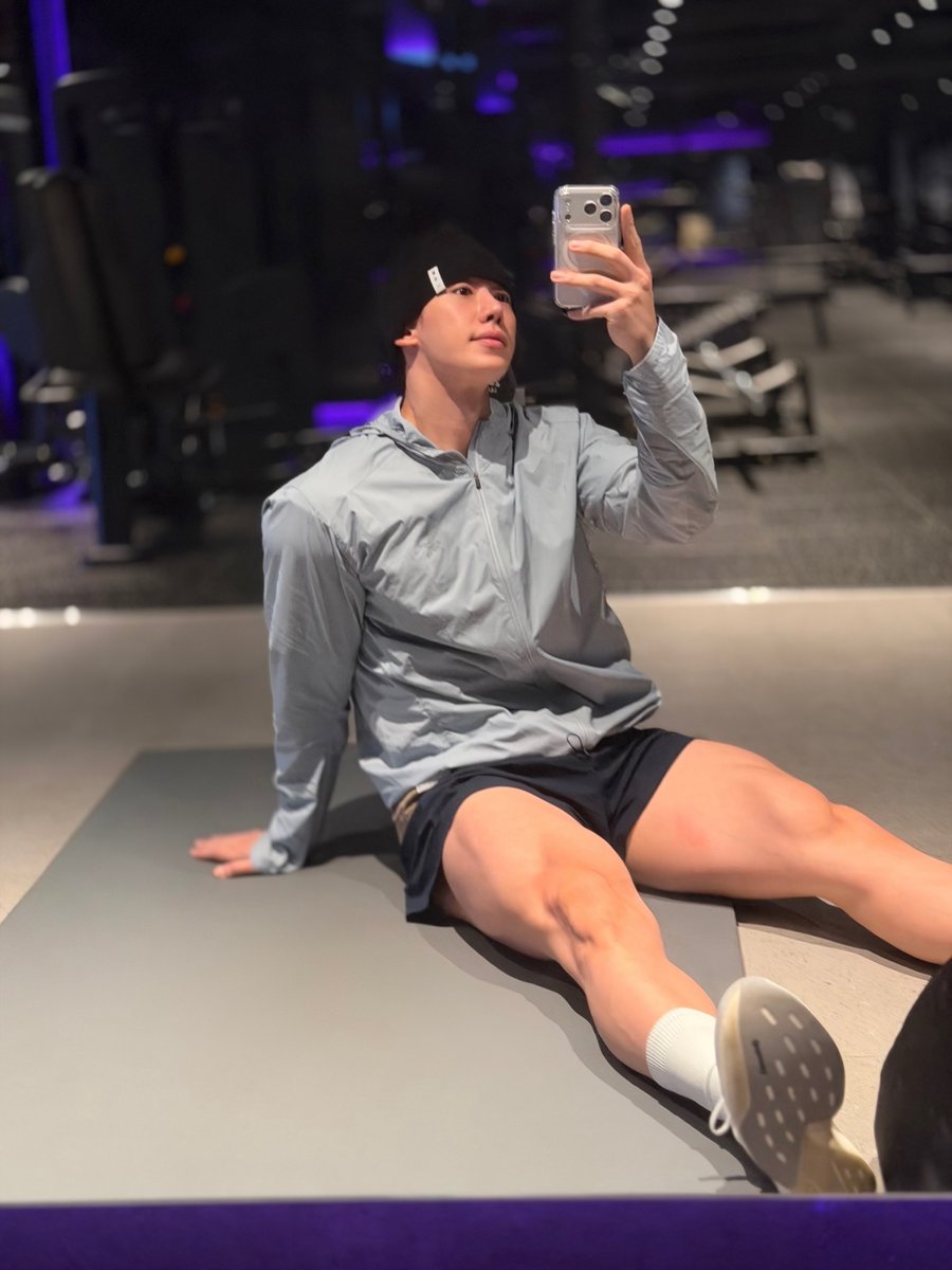 official__wonho's tweet image. 저녁챙겨먹고 내일 하라메도 기대기대!!!

#원호 #WONHO