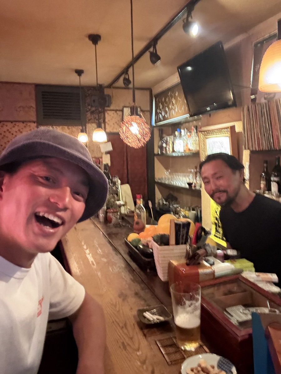 ShoMeJapanのしょう君とイベント企画中。
良いイベントになるだろう。
楽しみだ。

桃ライト
火曜日定休日です。