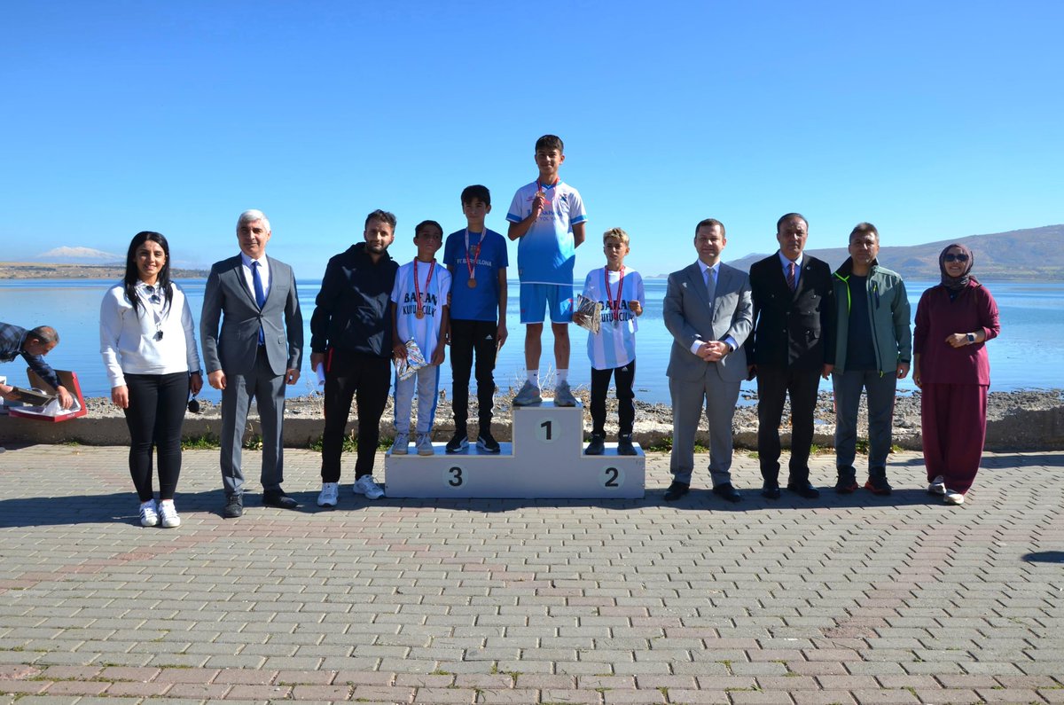 Kaymakamımız Sayın <a href="/yigitydemirer/">Yiğit Yaşar Demirer</a>, 29 Ekim Cumhuriyet Bayramı’nın 102. yıl dönümü kutlamaları kapsamında, İlçe Gençlik ve Spor Müdürlüğü ile  İlçe Milli Eğitim Müdürlüğü koordinesinde düzenlenen Yıldızlar Atletizm Müsabakası programına katıldı. 🇹🇷