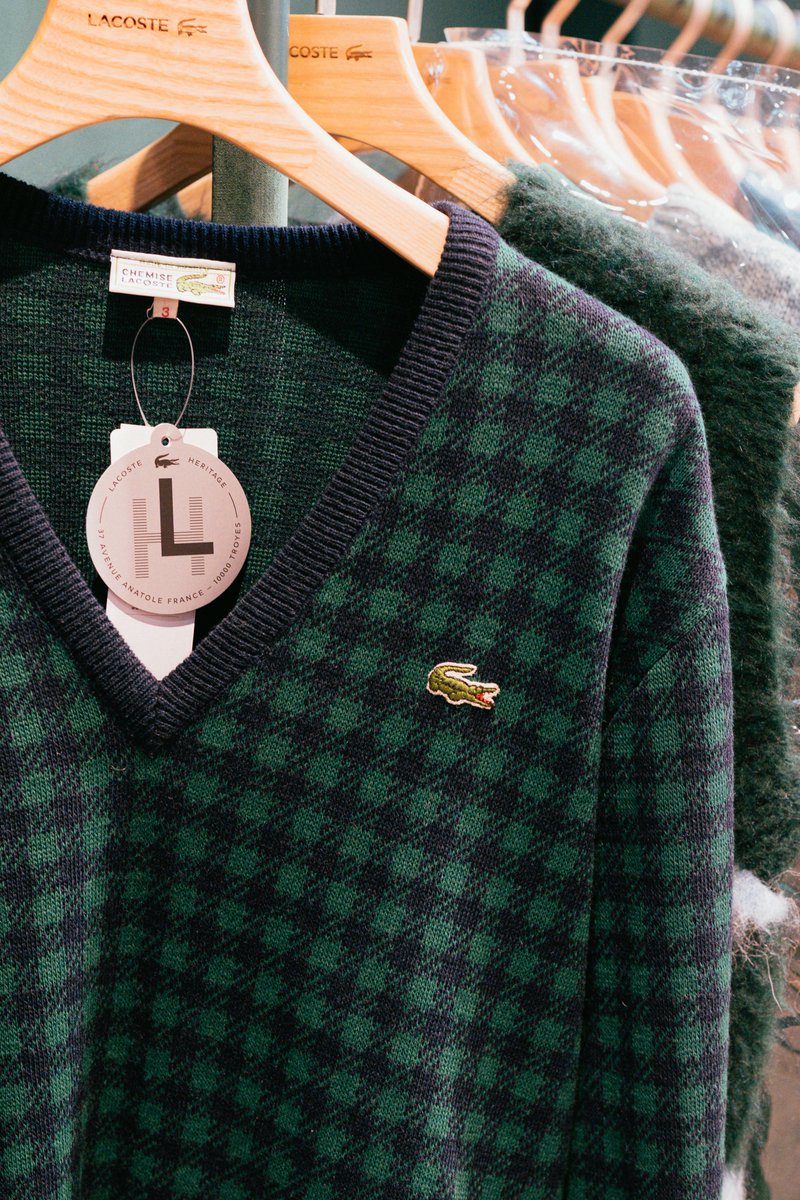 【非売品】極希少 LACOSTE サインプレート オブジェ ディスプレイ 三笘薫 直筆サイン入り2023スパイク 特製ディスプレイケース入り | 999