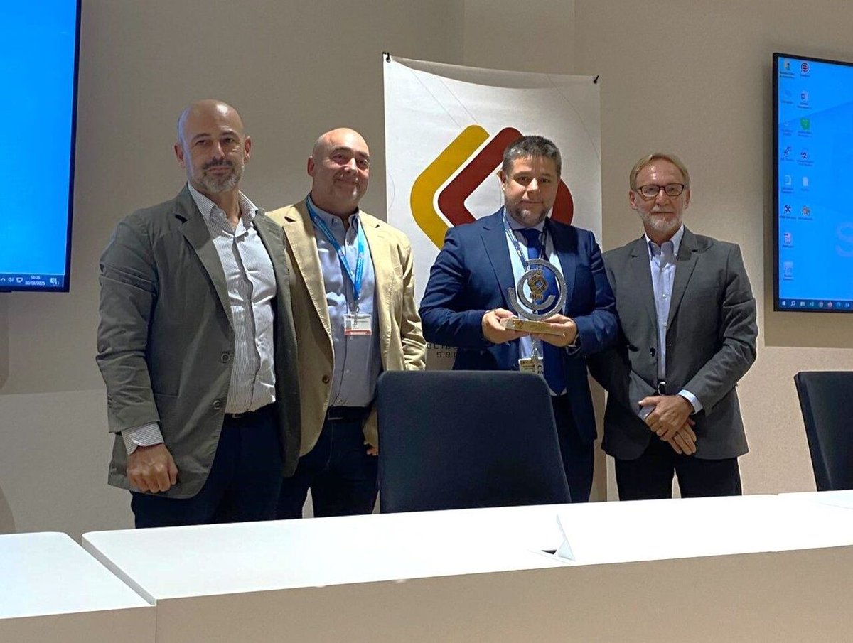 🏥 El #Hospital12deOctubre, reconocido por sus instalaciones de seguridad. 

✅ Por la Asociación de Directores de Seguridad Integral -ADSI- en las jornadas "Del pasado al futuro: sentando las bases de la seguridad hospitalaria". 

👏 Enhorabuena!!. #somosdel12.