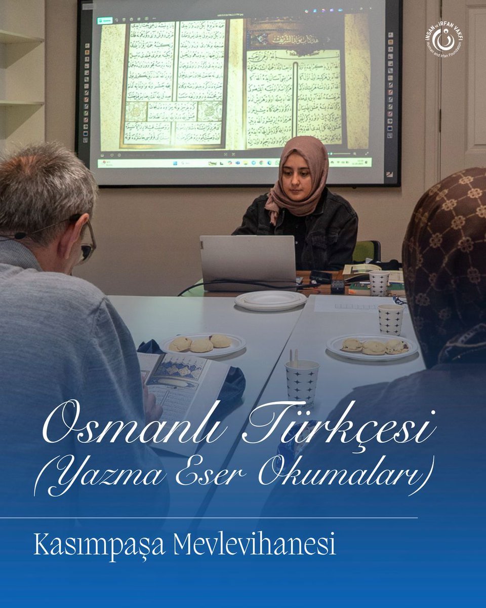 📜 Osmanlı ilim ve irfan geleneğinin izini sürdüğümüz Osmanlı Türkçesi Yazma Eser Okumaları dersimizde, Huriye Yıldırım Hocamızın rehberliğinde; yazma eserlerin dünyasına derin bir yolculuk yaptık...📖 

Türk-İslâm kitap telif usûlü ve yazma eserlerin bölümleri konularını,
