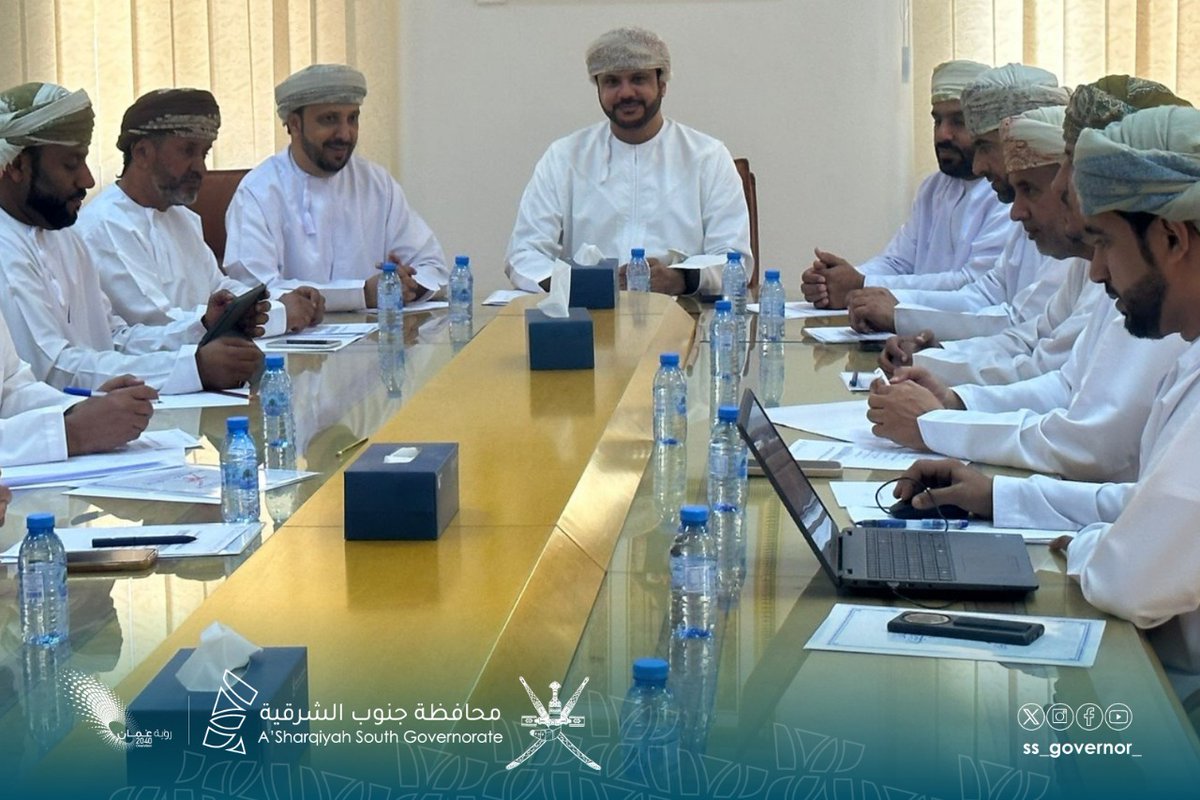 عقدت لجنة التنمية الاجتماعية بولاية #جعلان_بني_بوعلي اجتماعها الثالث لهذا العام برئاسة  سعود بن علي بن زاهر الهنائي، نائب والي #جعلان_بني_بوعلي، وبحضور أعضاء اللجنة.
جرى خلال الاجتماع بحث عدد من الموضوعات، من أبرزها إعادة تشكيل مجلس إدارة فريق #جعلان_بني_بوعلي الخيري، واستعراض