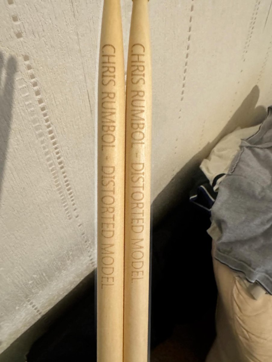 DistortedModel's tweet image. Saturday we go into the rehearsal studios ready to work on the final 2 songs for the EP before going off to record it all.
Looks like Chris is ready with he's new personalised sticks haha 🥁
#distortedmodel #dreampop #shoegaze #indie #newmusic #prep