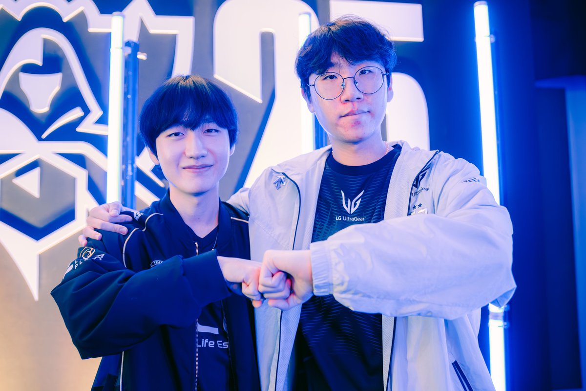 58 MINUTES GAME ⏳
51 KILLS ⚔️

GENG 🇰🇷 LEAD 2-0 AGAINST HLE 🇰🇷

WHAT A CRAZY SERIES 

#Worlds2025
