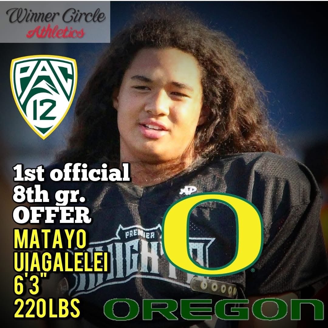 DUiagalelei's tweet photo. Back in Oct 26th 2018, a young Matayo only in 8th grade receives his first Div-1 offer from his favorite school ever, University Of Oregon. This is my post on Facebook. https://t.co/ZZS5xw1byq