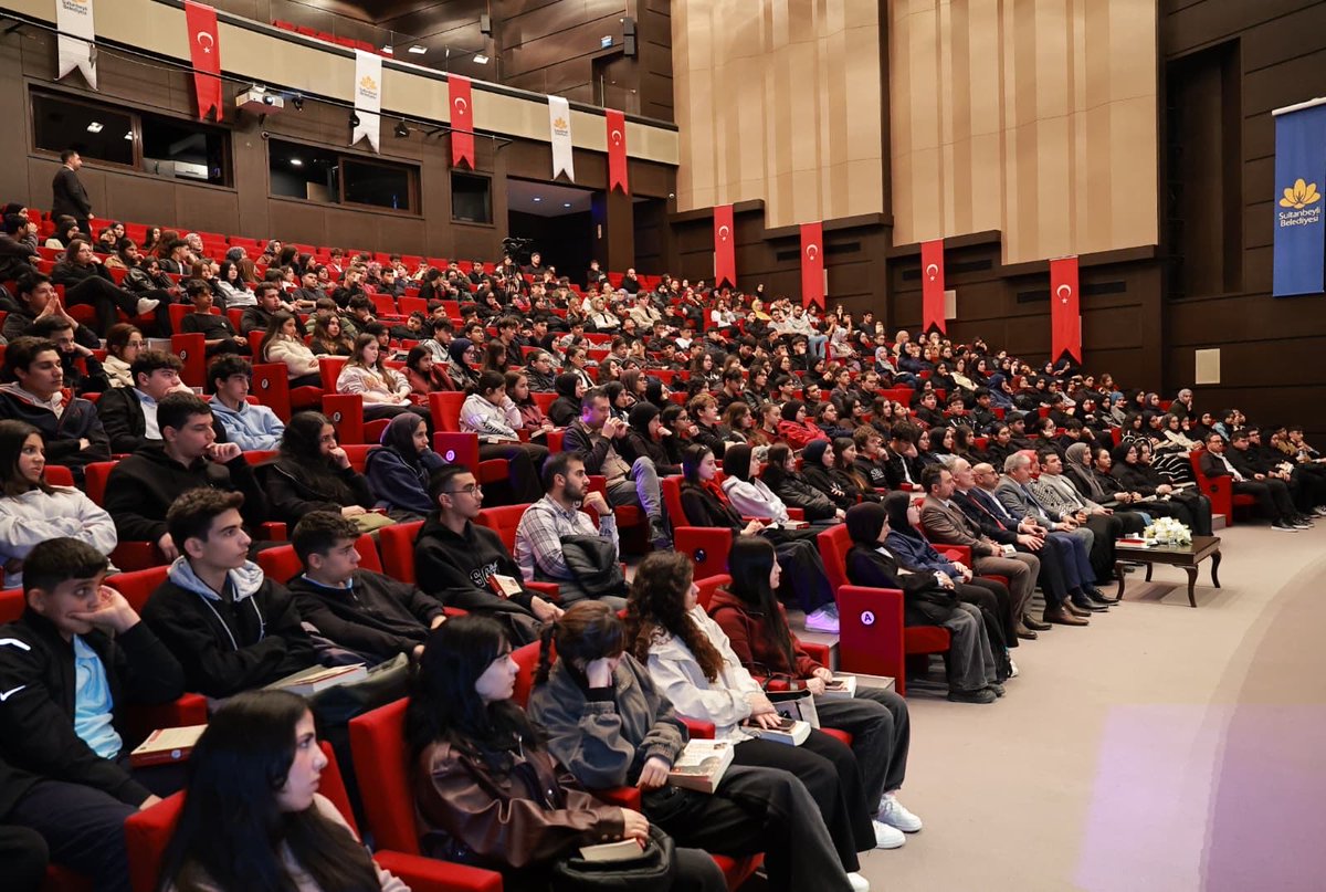 Aydos Diriliş Nesli Okumaları yeni dönemin ilk programında değerli Yazar Ahmet Turgut misafirimiz oldu.

Kudüs ve Gazze temalı söyleşisi ile gençlerimizin ve tüm izleyenlerin gönlüne dokunan değerli yazarımıza samimi anlatımı için teşekkür ederiz.