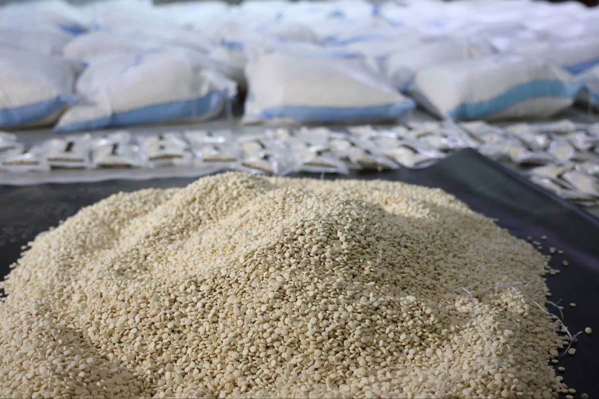 تمكّن فرع مكافحة المخدرات في محافظة حمص من ضبط سيارة قادمة من الأراضي اللبنانية، تحتوي على حوالي 11 مليون حبة من مادة الكبتاغون المخدرة في ريف حمص الجنوبي.
#لبنان 
#سوريا