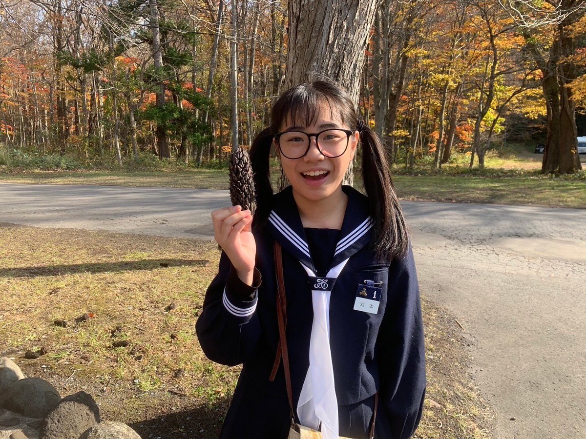 🎞️【 #おいしい給食炎の修学旅行 】🎞️
撮影オフショット②✨松ぼっくりとマルヨネ
毎日1枚見せるね！頑張る

#松竹エンタテインメント #藤戸野絵 
#おいしい給食 #炎の修学旅行 #市原隼人 さん #武田玲奈 さん #田澤泰粋 さん #綾部真弥 監督 #岩淵規 プロデューサー
#丸本米子 #マルヨネ