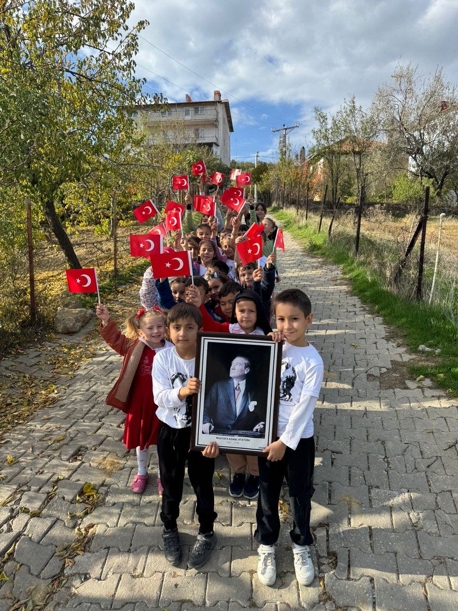 Canım çocuklarım , canım köyüm , cumhuriyetin bekçileri . . . İyi ki öğretmenim . . .