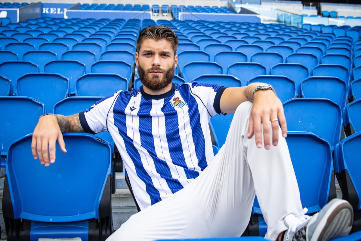 RealzaleNaiz's tweet image. Duje Ćaleta-Car, uno de esos jugadores que juega de memoria.

Lamentablemente tiene alzheimer.