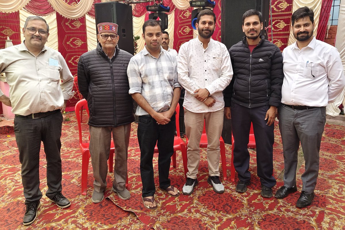 rishav_pandav's tweet image. आज #बैजनाथ में आदरणीय श्री बलराम शर्मा जी के सुपुत्र एवं हमारे भाई Aman Sharma जी के विवाह समारोह में उपस्थित होकर समस्त परिवारजनों को शुभकामनाएं प्रेषित की🙏
#Heartiest_Congratulations

रिशव पांडव