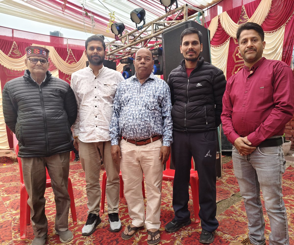 rishav_pandav's tweet image. आज #बैजनाथ में आदरणीय श्री बलराम शर्मा जी के सुपुत्र एवं हमारे भाई Aman Sharma जी के विवाह समारोह में उपस्थित होकर समस्त परिवारजनों को शुभकामनाएं प्रेषित की🙏
#Heartiest_Congratulations

रिशव पांडव