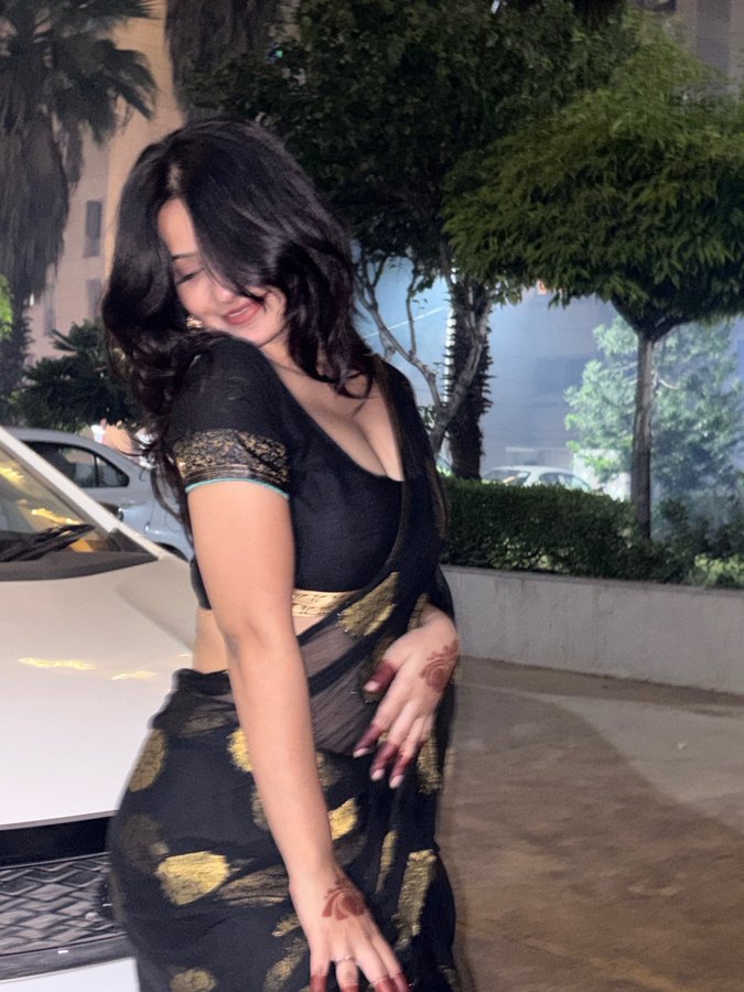 G4Vi2EubIAAME9J?format=jpg&name=900x900