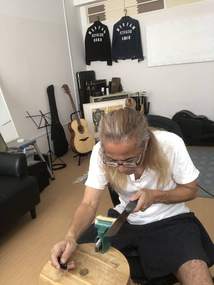 tone_cable_lab's tweet photo. 「鳴らないギター」はありません。
少し手を入れれば、必ず応えてくれる。
調整とは、楽器と人をもう一度つなぐ作業です。
👉 https://t.co/DiRcvxm3BC
#ギター調整 #神戸ギターリペア #BeaverToneLab https://t.co/8tpHawuJRG