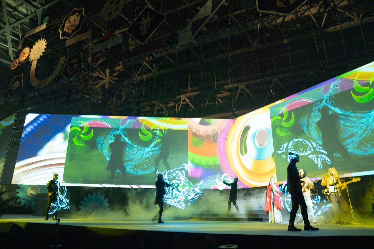 maskedshowman's tweet photo. MASKED SHOWMAN🪫サイボウズデイズ2025 ノーコードAIランド オープニングパフォーマンスに出演しました!!

幕張メッセにてバンドのみなさんの生演奏に合わせてLEDパフォーマンス&amp;ダンスパフォーマンス⚡️🎸

#cybozudays #CybozuDays2025
#ノーコードアイランド
#ledパフォーマンス https://t.co/ua8oh4z9AA
