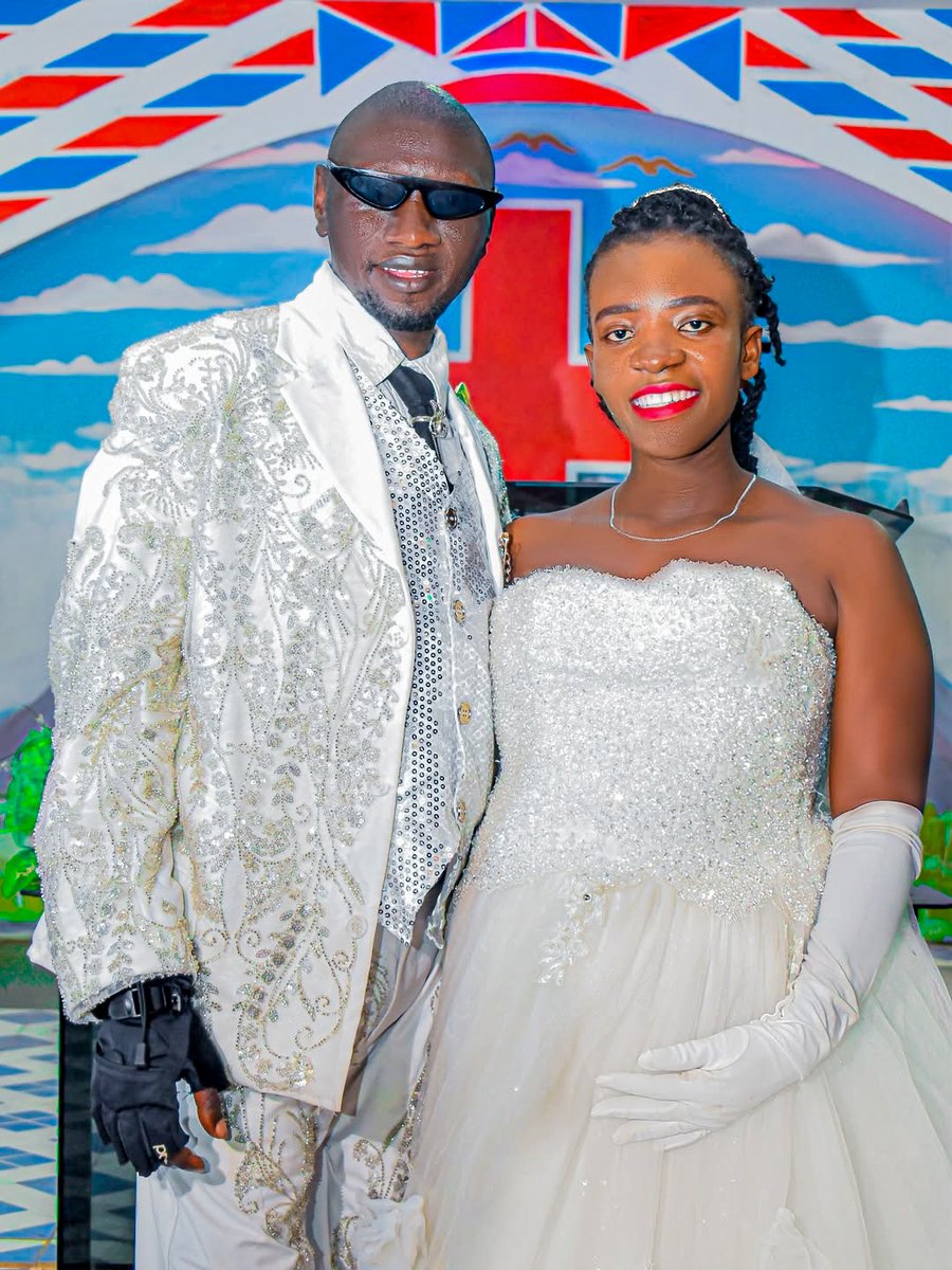 startimes_kenya's tweet image. Baaaaaas! #StevoSimpleboy ashampata wake na wanafananaaa!

Have you heard his new song #Fanana? Kama hujaisikia then hauwezi elewa. The song is a dedication to his wife; the two will soon be welcoming their first child together.

Tuelekee @TraceEastAfrica ch 335/432 for this and…